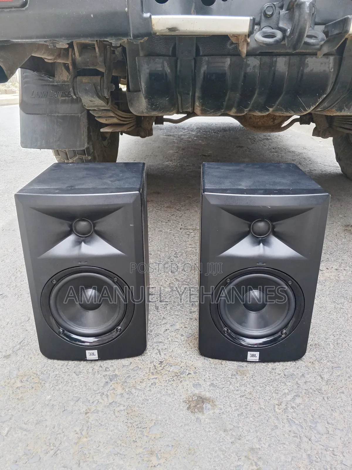 JBL Professional 3 Series Lsr305 Studio Monitor.