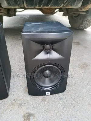 JBL Professional 3 Series Lsr305 Studio Monitor.
