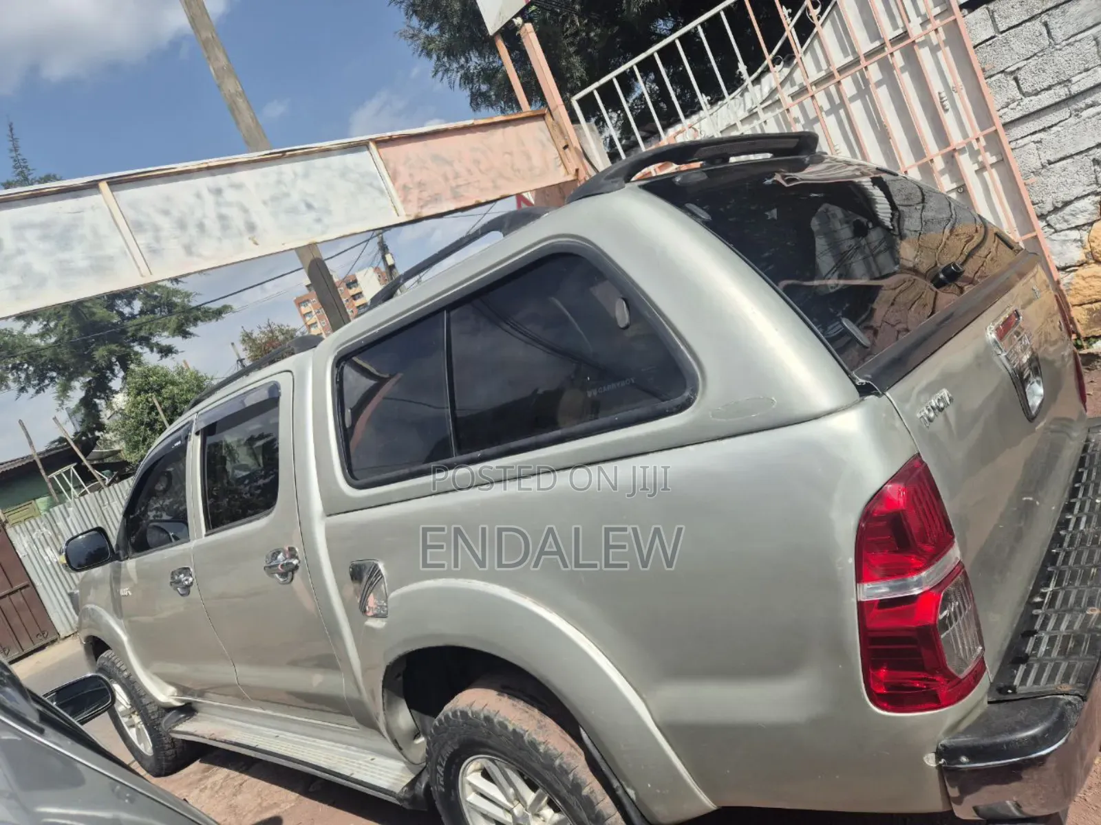 Toyota Hilux 2.5 D-4D 4X4 SRX 2012 Silver