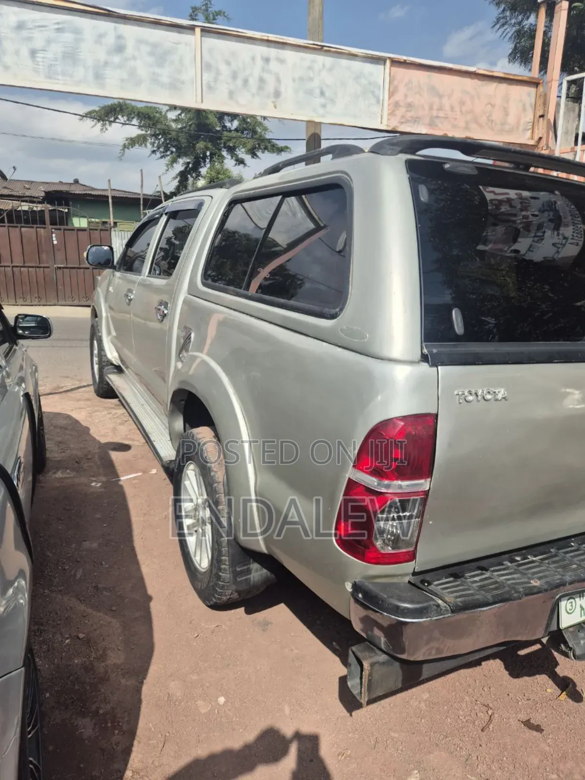Toyota Hilux 2.5 D-4D 4X4 SRX 2012 Silver