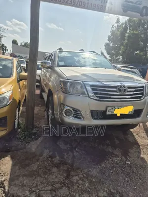 Toyota Hilux 2.5 D-4D 4X4 SRX 2012 Silver