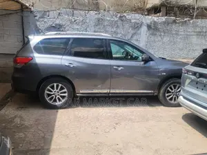 Nissan Pathfinder SV 4dr FWD (3.5L 6cyl) 2016 Gray