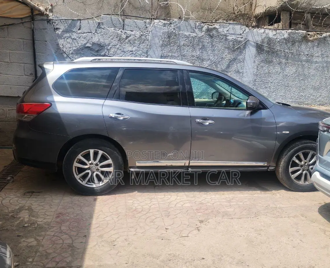 Nissan Pathfinder SV 4dr FWD (3.5L 6cyl) 2016 Gray