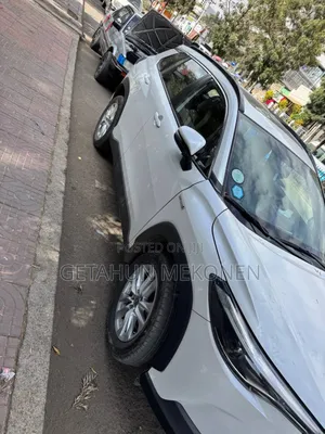 Toyota Corolla Cross Hybrid 2024 White