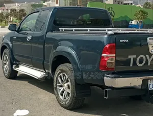 Toyota Hilux 2014 Black