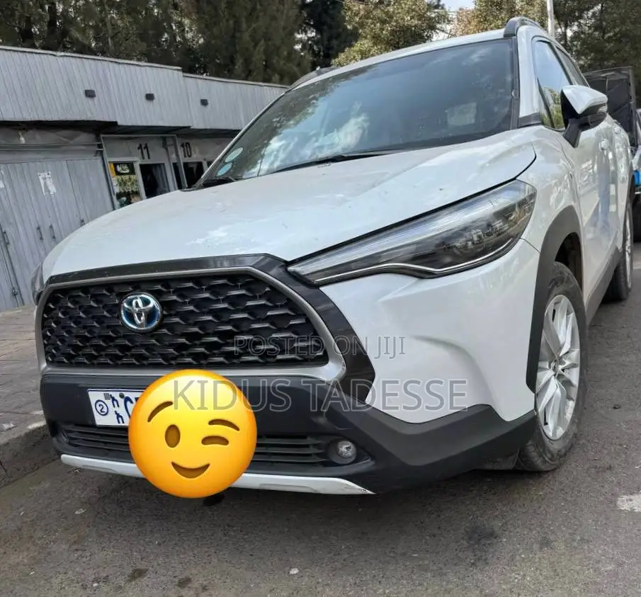 Toyota Corolla Cross Hybrid 2024 White