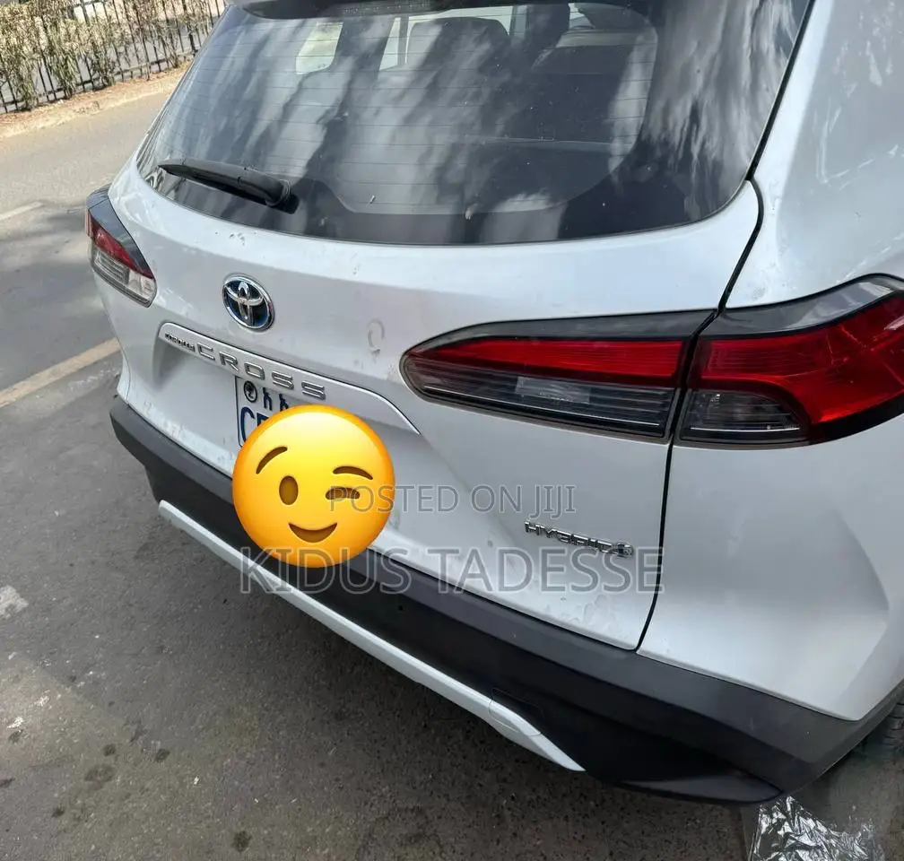 Toyota Corolla Cross Hybrid 2024 White