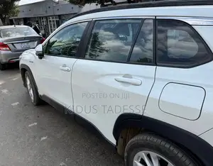 Toyota Corolla Cross Hybrid 2024 White