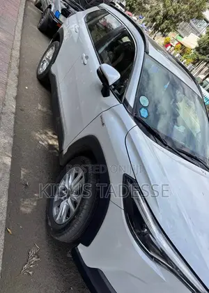 Toyota Corolla Cross Hybrid 2024 White