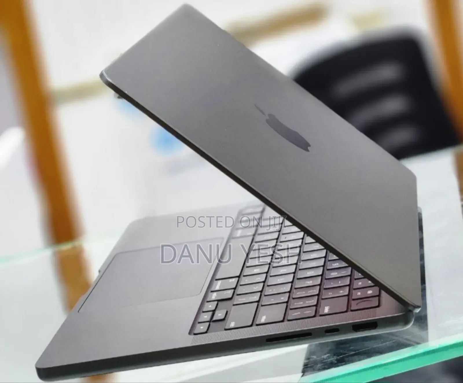 New Laptop Apple MacBook Pro 16GB Apple M4 SSD 512GB