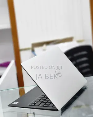 New Laptop Dell XPS 13 7390 8GB Intel Core I7 SSD 512GB