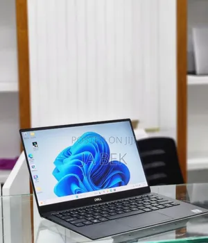 New Laptop Dell XPS 13 7390 8GB Intel Core I7 SSD 512GB