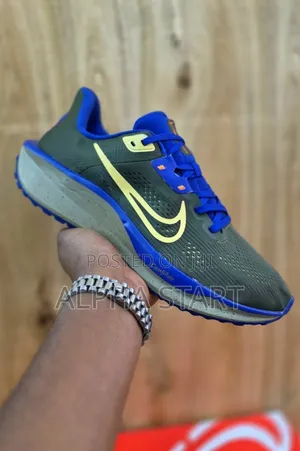 Nike Comfiride Made in Vietnam for Runs Sneakers Oog