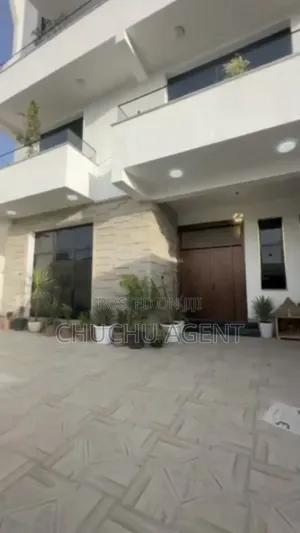 8bdrm House in Gullele for sale
