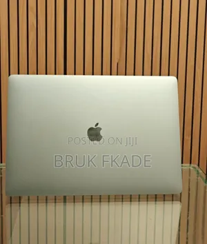 New Laptop Apple MacBook Pro 2019 16GB Intel Core I7 SSD 512GB