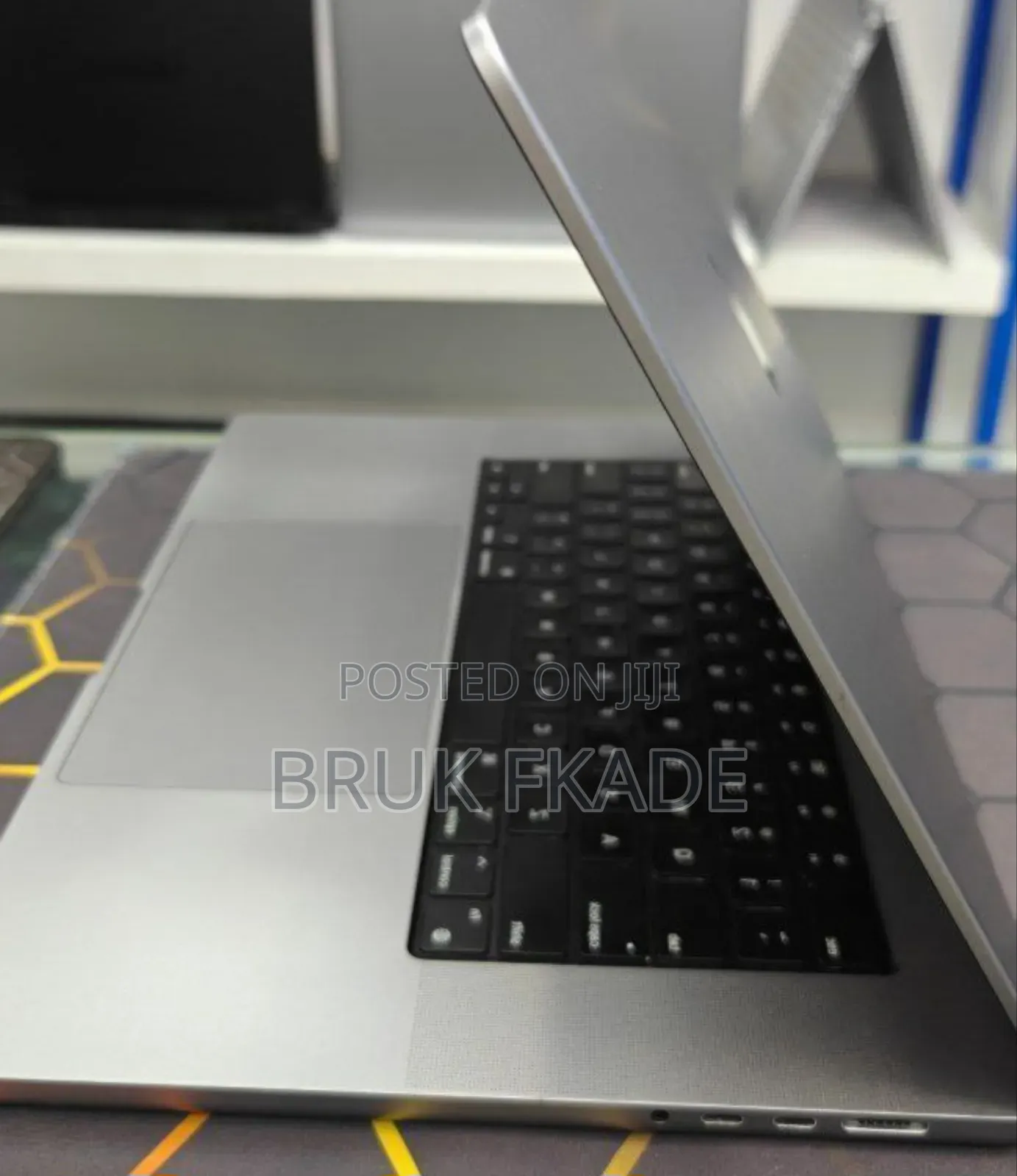 New Laptop Apple MacBook Pro M1 16GB Apple M1 Pro SSD 512GB