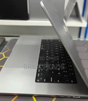 New Laptop Apple MacBook Pro M1 16GB Apple M1 Pro SSD 512GB