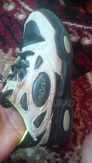 Used ቦንዳ ጫማ