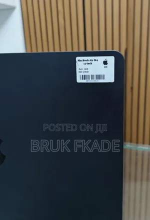 New Laptop Apple MacBook Air 2025 M4 13-Inch 16GB Apple M4 SSD 256GB