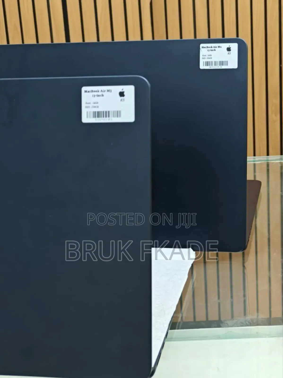 New Laptop Apple MacBook Air 2025 M4 13-Inch 16GB Apple M4 SSD 256GB