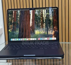 New Laptop Apple MacBook Air 2025 M4 13-Inch 16GB Apple M4 SSD 256GB