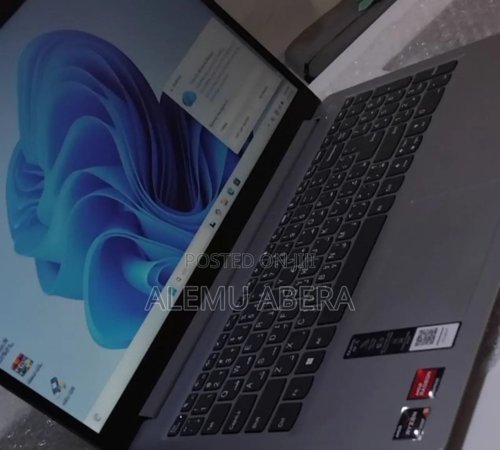 New Laptop Lenovo 8GB AMD Ryzen 5 SSD 512GB