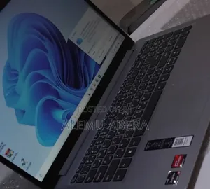 New Laptop Lenovo 8GB AMD Ryzen 5 SSD 512GB