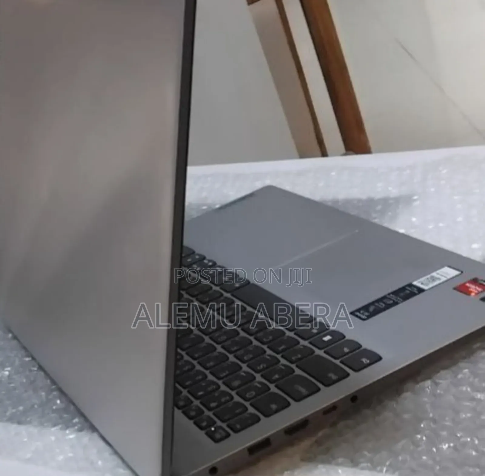 New Laptop Lenovo 8GB AMD Ryzen 5 SSD 512GB
