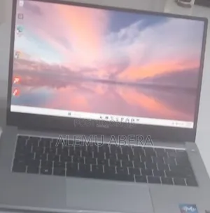 New Laptop 8GB AMD Ryzen 5 SSD 512GB