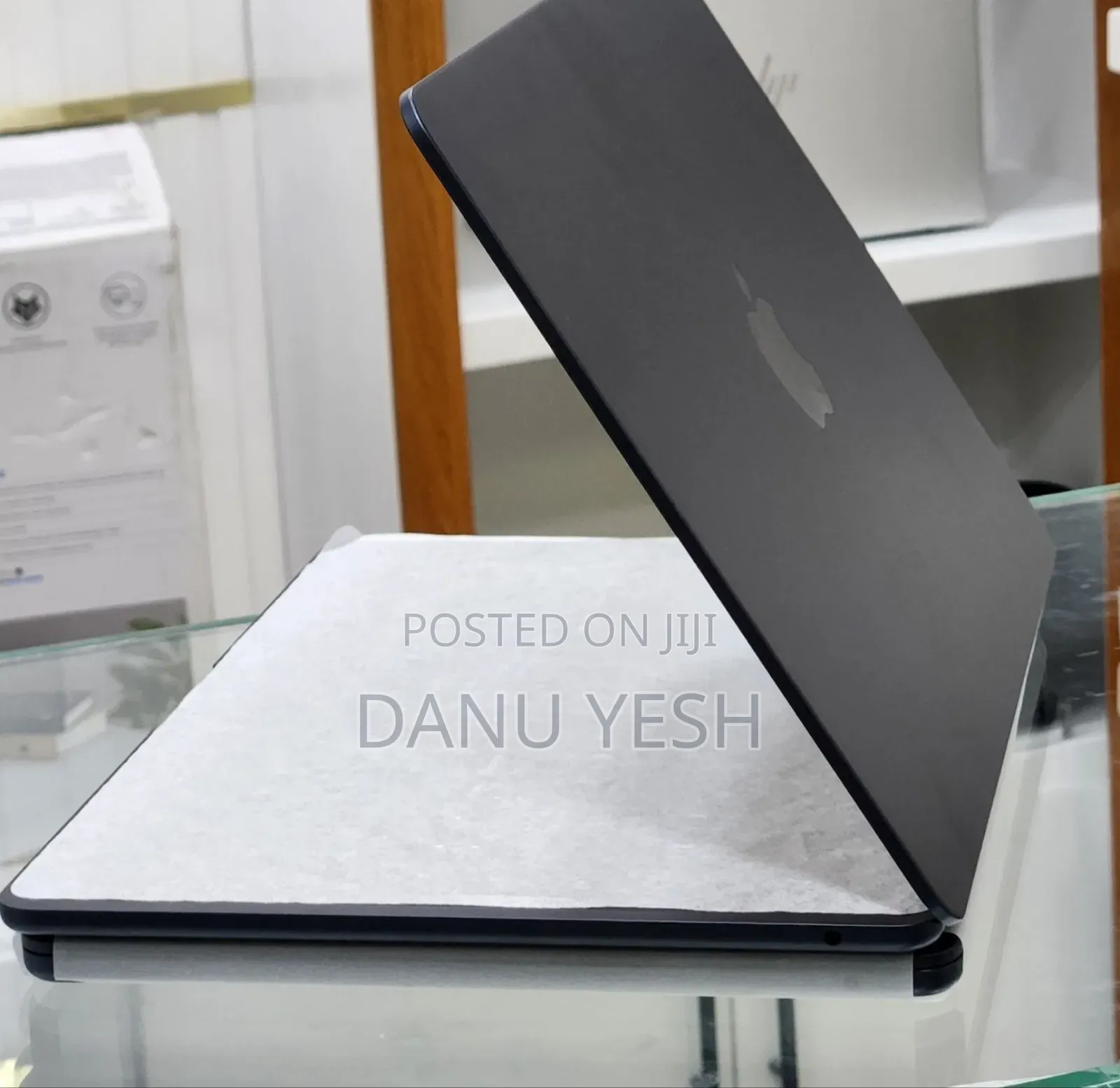 New Laptop Apple MacBook Air 2024 M3 13-Inch 16GB Apple M4 SSD 256GB