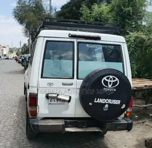 Toyota Land Cruiser 2012