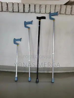 Rubber Base Walking Stick𦬅嗣scratches on the Tip of the Stick.