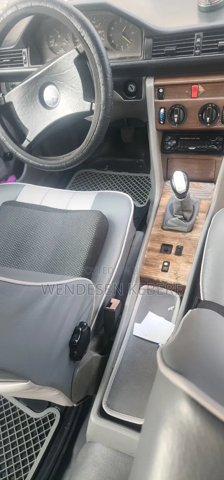 Mercedes-Benz 200 1989 White