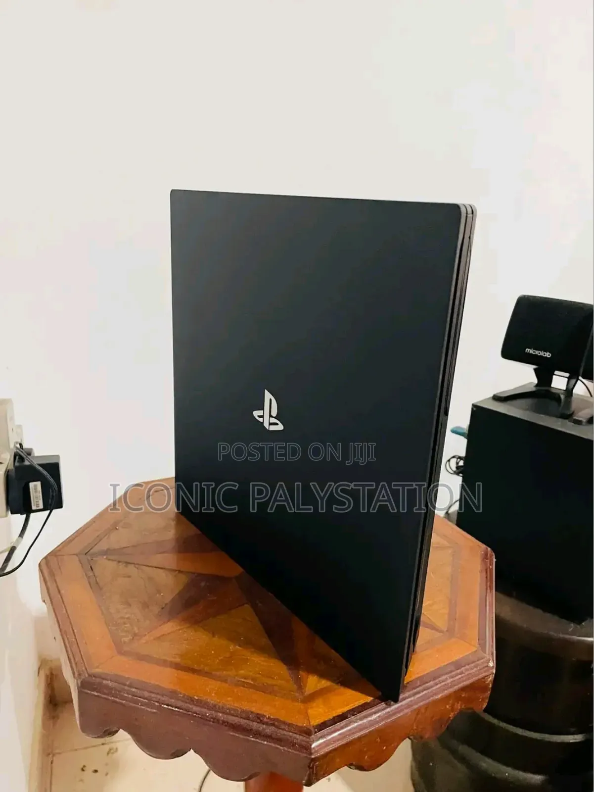 Iconic Playstation Almost New Palystation 4 Pro Jealbeark