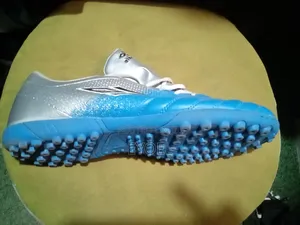 እግር ኳስ መጫወቻ ጫማ