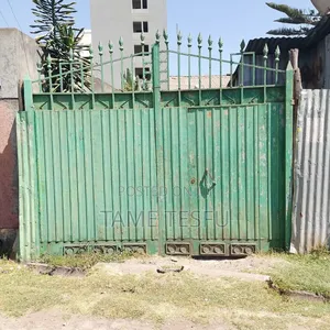 3bdrm House in ጀርመን አደባባይ, Nifas Silk-Lafto for sale