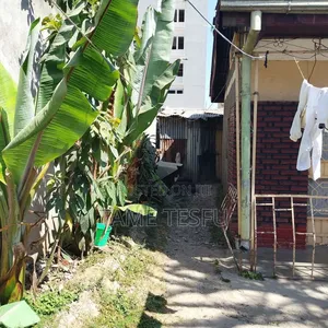 3bdrm House in ጀርመን አደባባይ, Nifas Silk-Lafto for sale