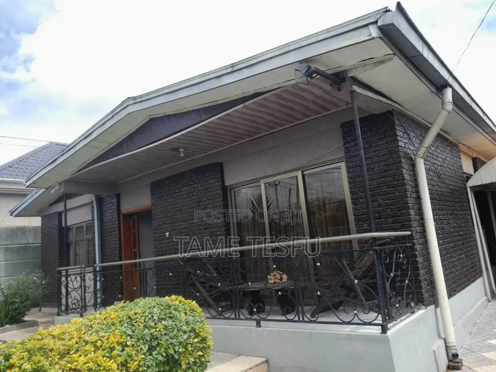 3bdrm Villa in ሀያት, Bole for sale