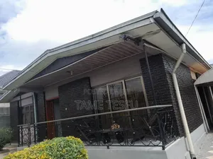 3bdrm Villa in ሀያት, Bole for sale