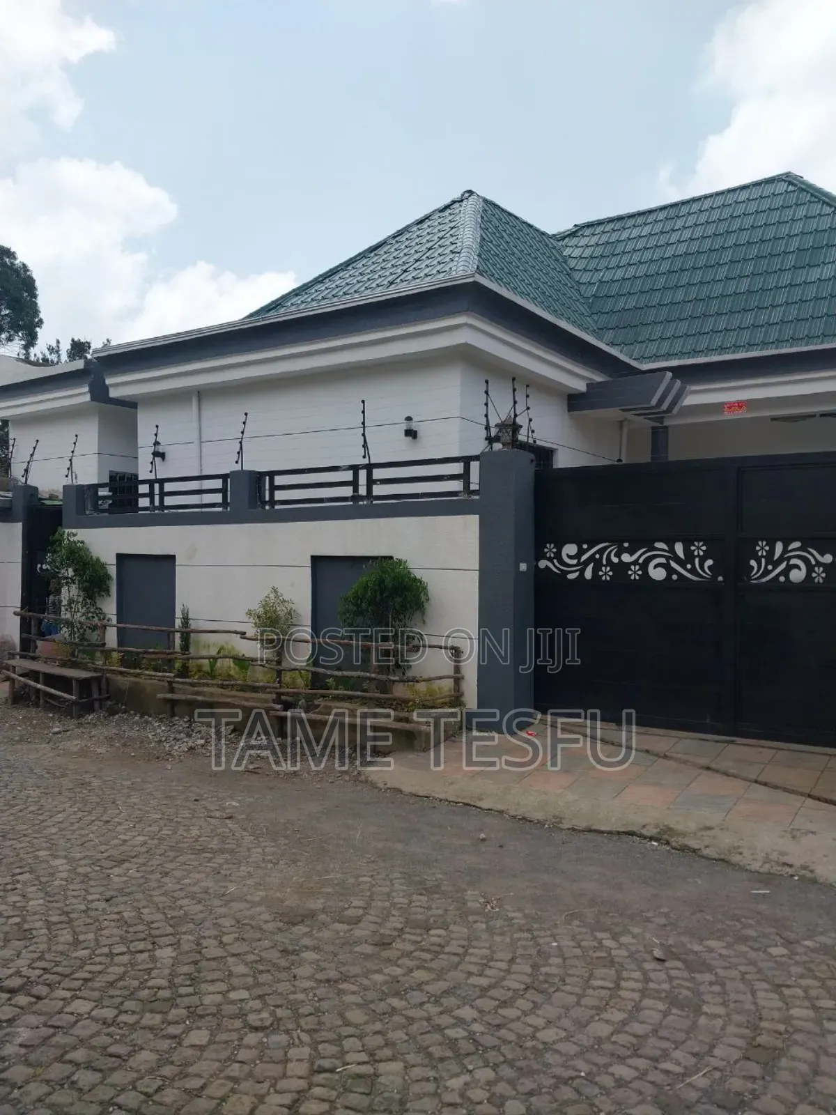 Furnished 3bdrm Villa in ኮቶቤ, Bole for sale