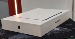 New Laptop Apple MacBook Air 2025 M4 13-Inch 16GB Apple M4 SSD 512GB