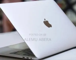 New Laptop Apple MacBook 2018 8GB Intel Core i5 SSD 256GB