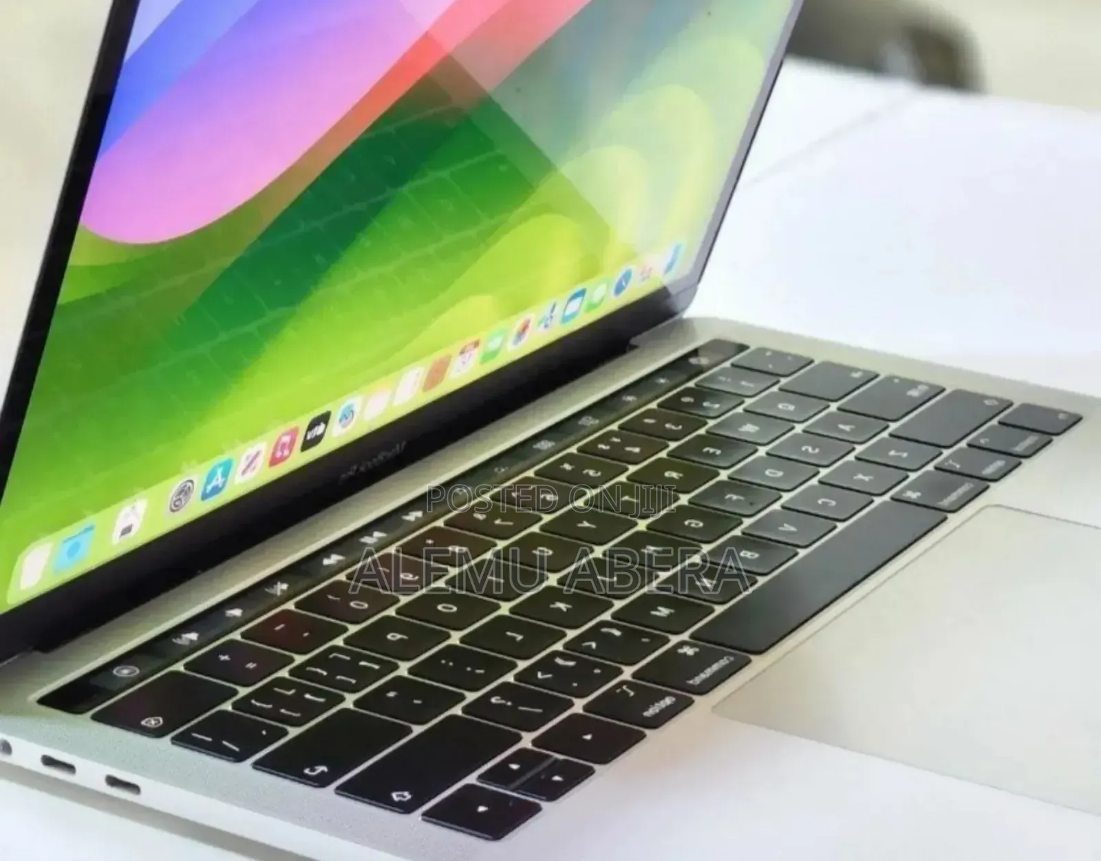 New Laptop Apple MacBook 2018 8GB Intel Core i5 SSD 256GB