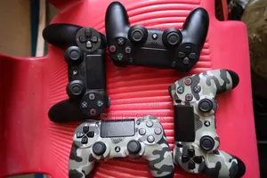 ፕሌይስቴሽን 4 ጆይስቲኮች