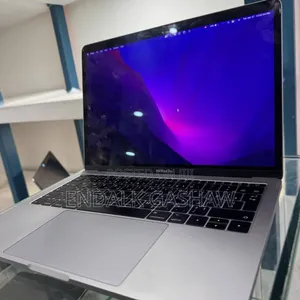 New Laptop Apple MacBook Pro 2017 8GB Intel Core I5 SSD 256GB