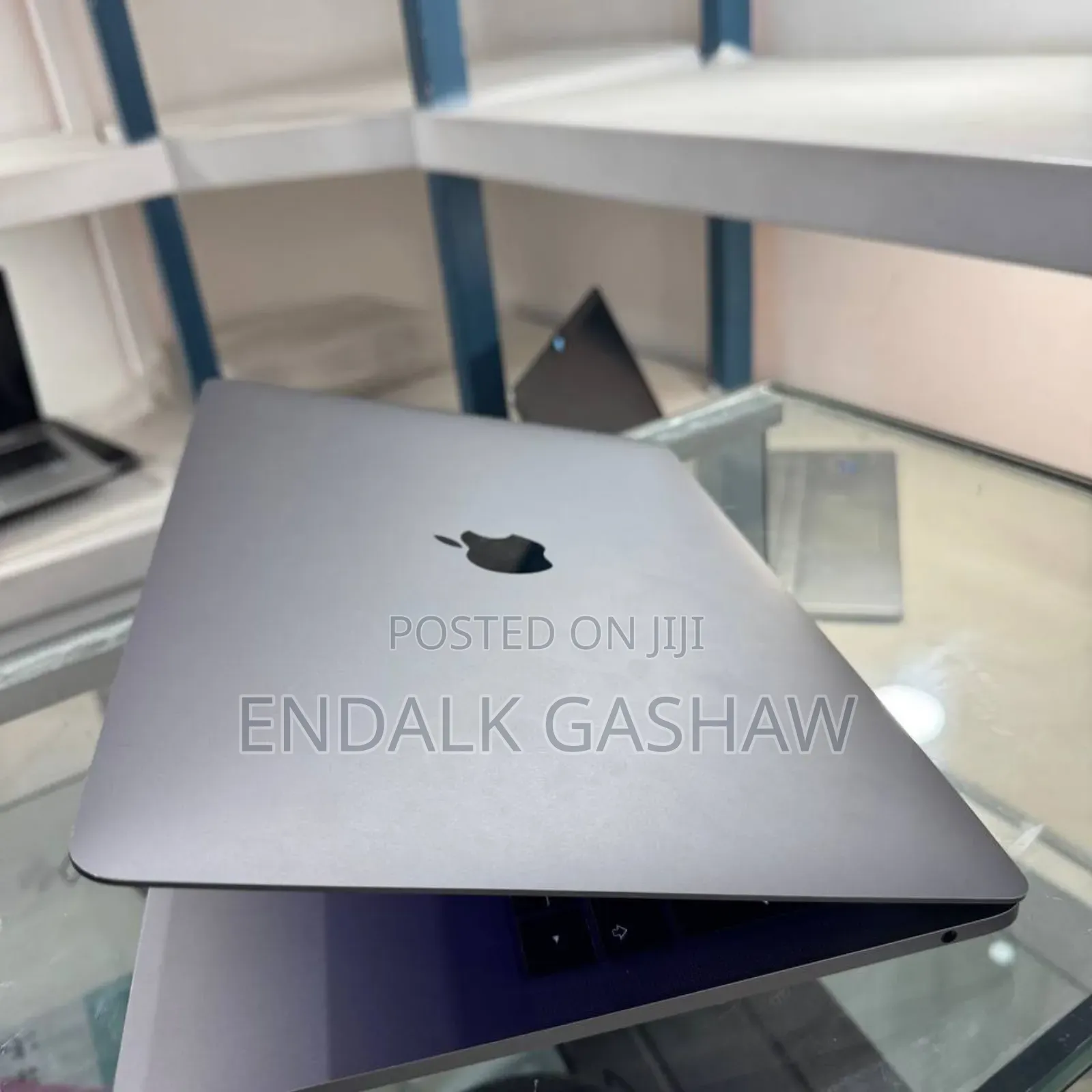 New Laptop Apple MacBook Pro 2017 8GB Intel Core I5 SSD 256GB