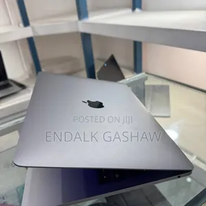 New Laptop Apple MacBook Pro 2017 8GB Intel Core I5 SSD 256GB