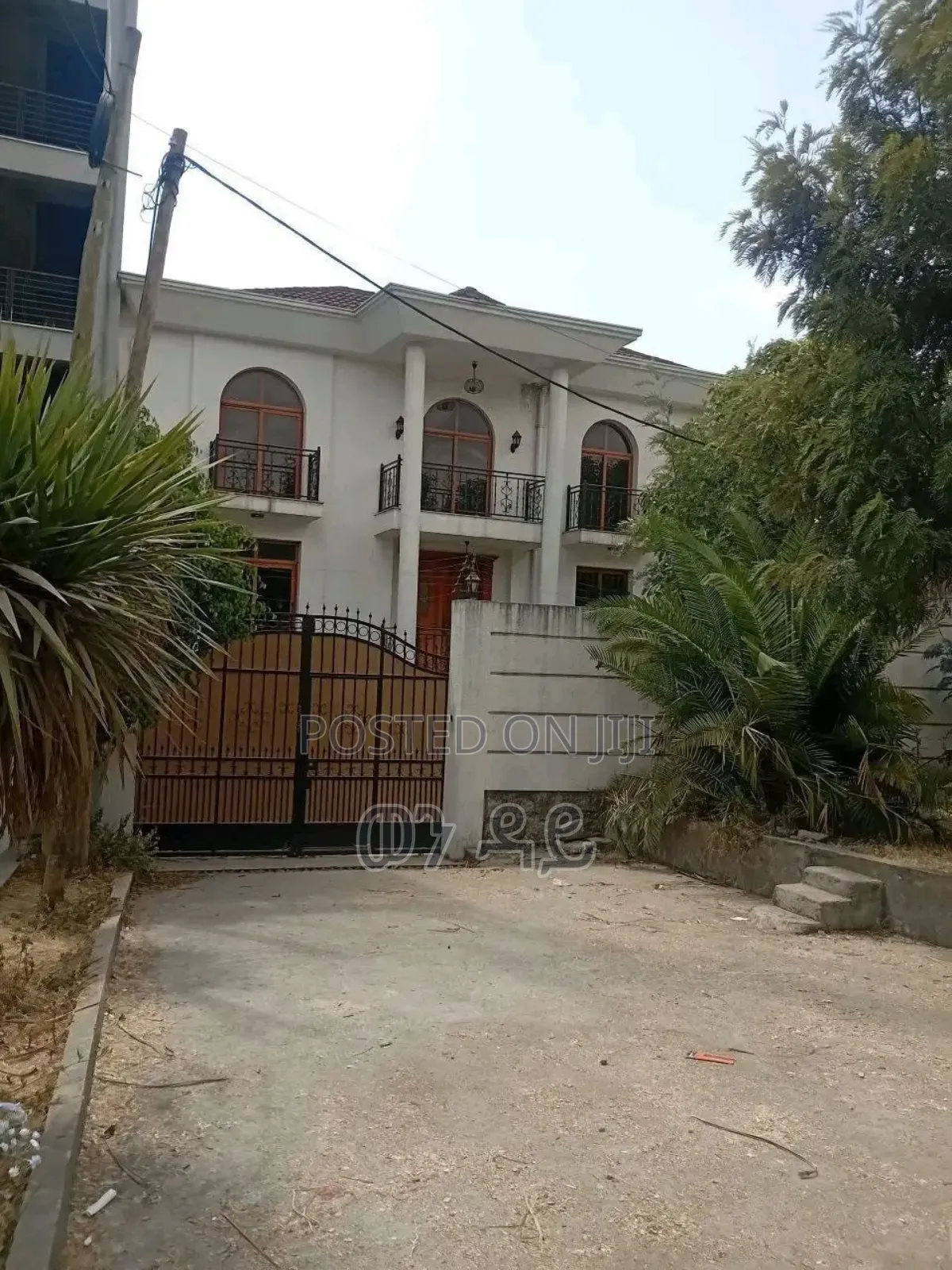 Furnished 6bdrm Villa in Bole for sale