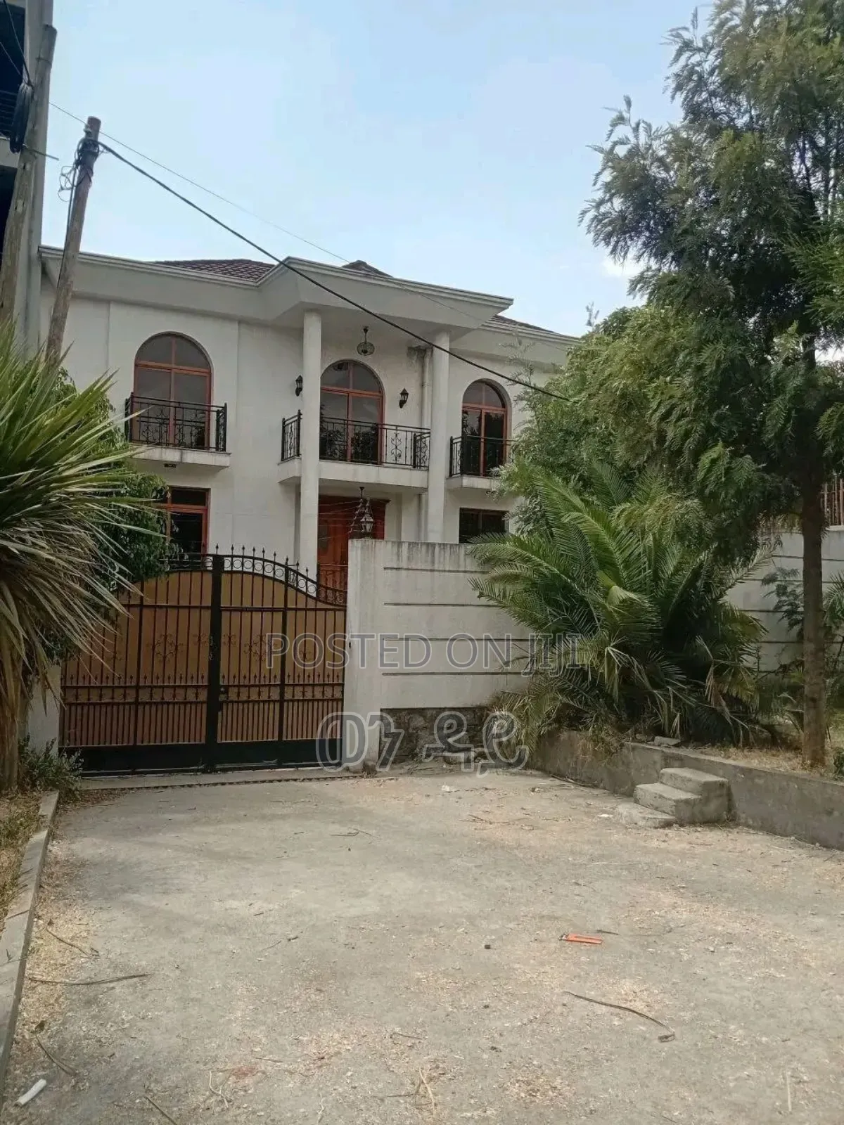 Furnished 6bdrm Villa in Bole for sale