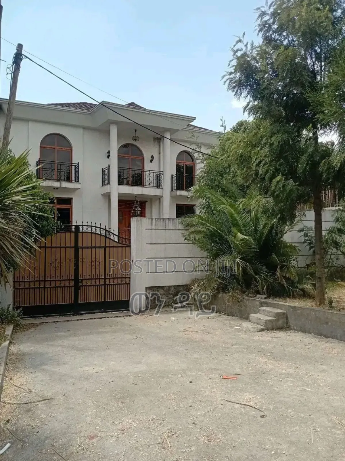 Furnished 6bdrm Villa in Bole for sale